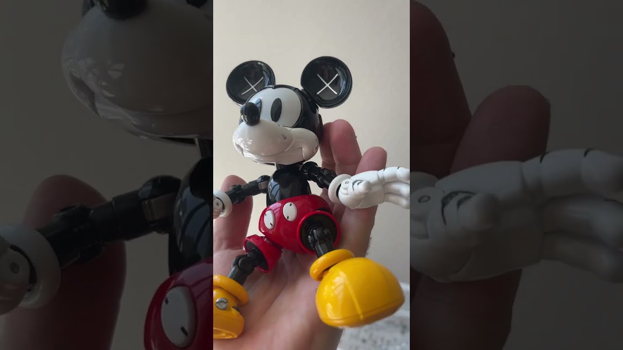Unpacking  Mickey Mouse from  5PRO studio