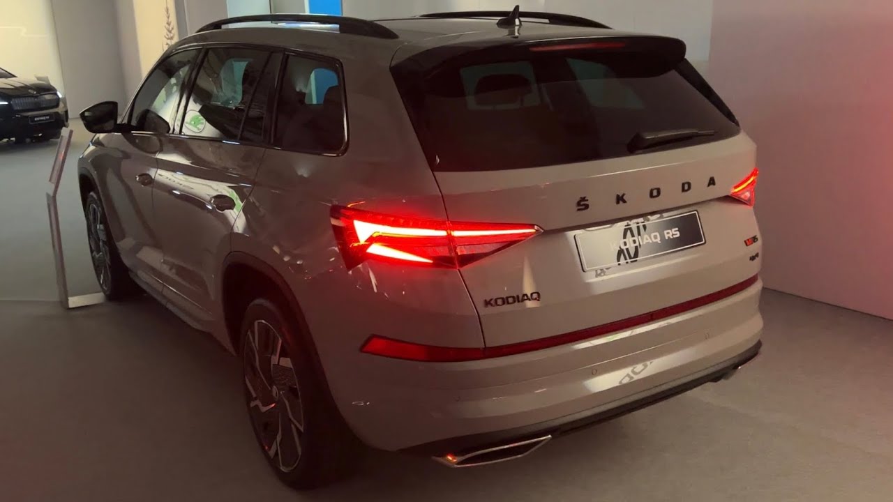 Новый SKODA KODIAQ RS 2022 ночью - CRAZY LED-фары, AMBIENT LIGHTS и динамические индикаторы