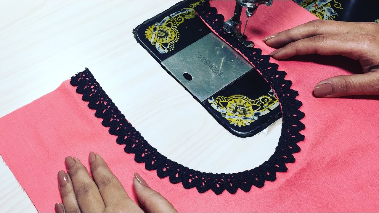 गोल नेक पर लैस लगाना हुआ अब और भी आसान || How To Attach Lace On Round Neck || trendy Fashion