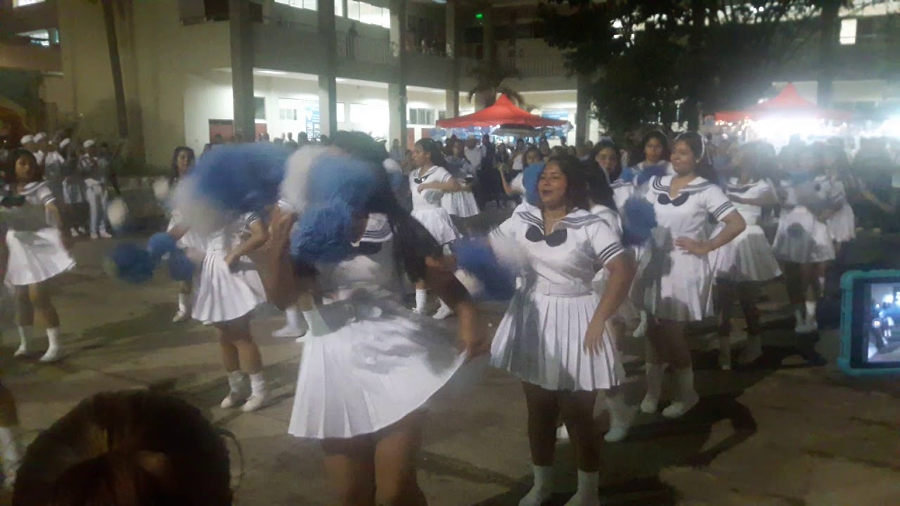 Colegio guayaquil en el 25 de julio feria english