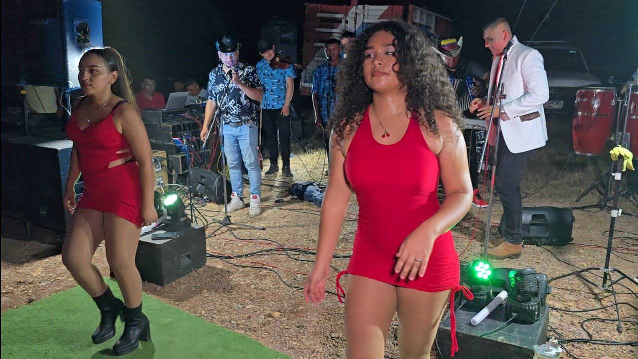 Mariela La Parrandera Mix. Mira La Chica de Rojo Baila con la Cumbia de Rey y su Chanchona 