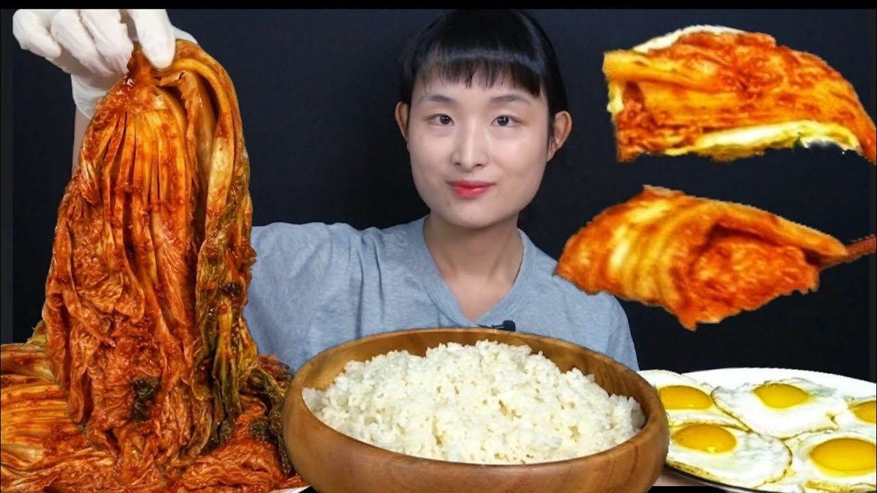 매콤아삭한 김치와 흰쌀밥 먹방 (ft.계란후라이)