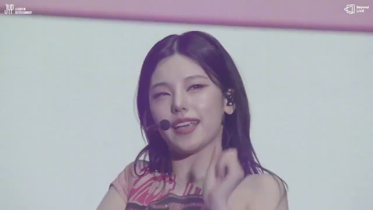 ITZY - 「Algorhythm」LIVE