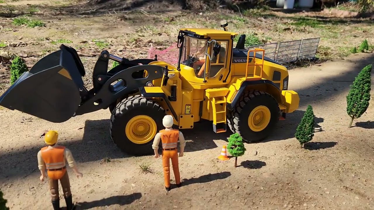 Rc Volvo L260H  loader and kabolite excavator.