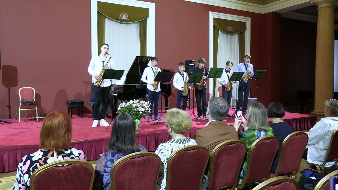 F. Mercury. "Bohemian Rhapsody" - saksofonininkų sekstetas