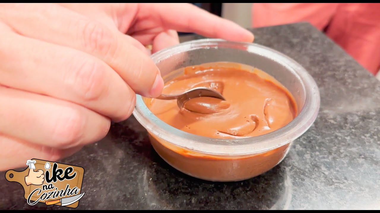 MOUSSE DE CHOCOLATE COM LEITE DE COCO