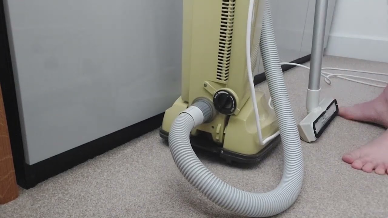 Electrolux 502 - using the tools and quick whizz over the landing