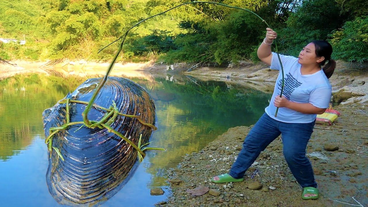 I am very happy to find a few big clams in the water