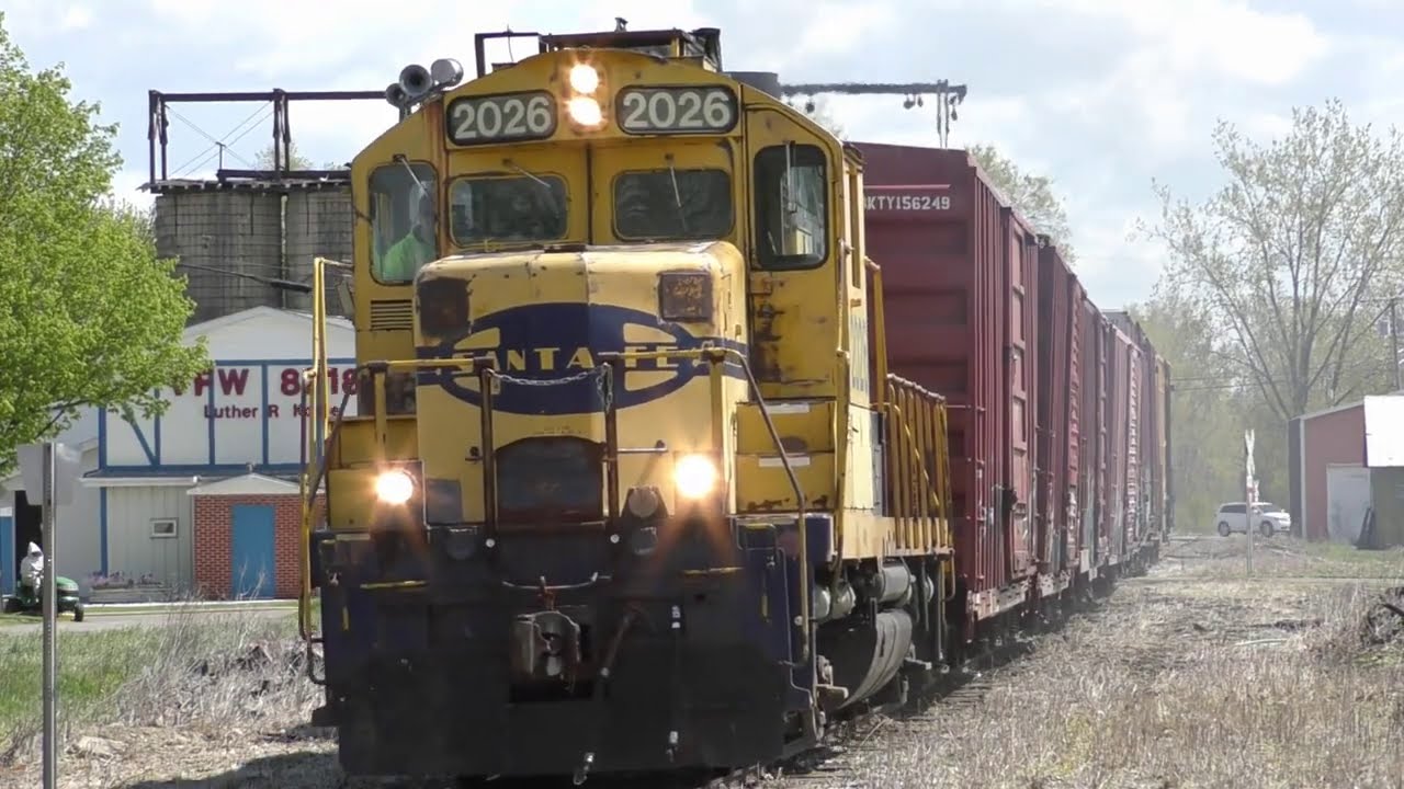 3 crews on the ND&W Railway PREX 105 Gettysburg GP9 PREX 2026 Santa Fe GP20 train on bad track MAW
