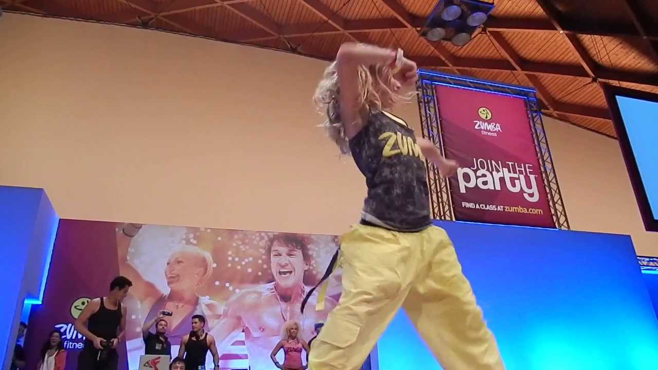 Fanny balla sul palco zumba del Rimini Wellness 2013
