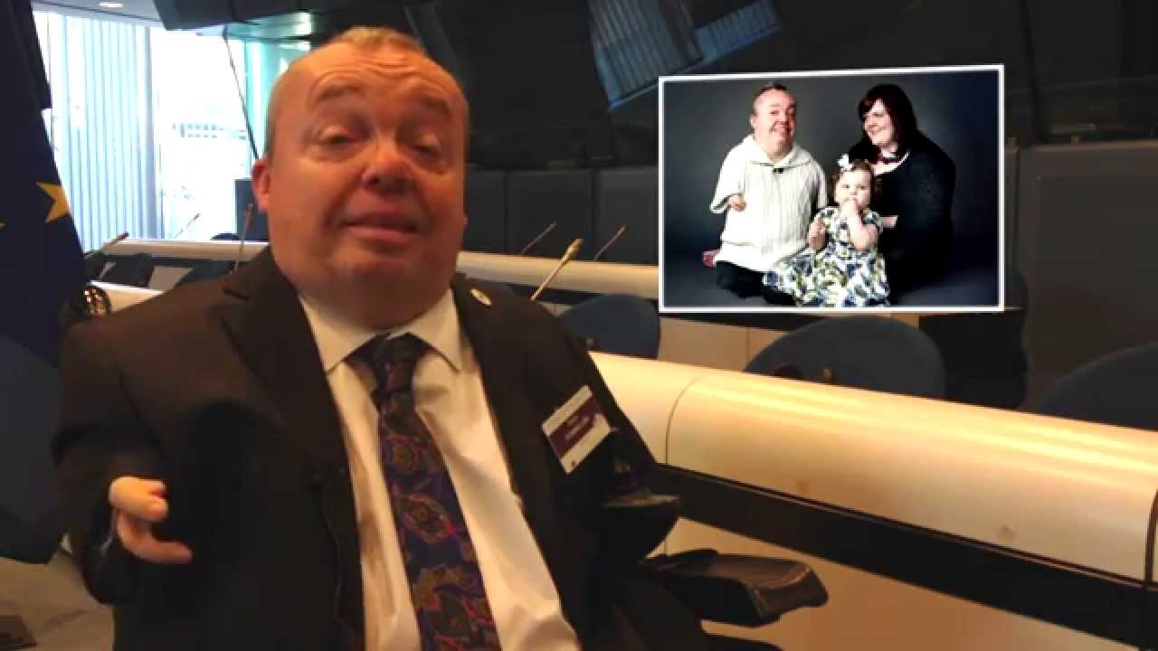 Talidomido auka Kevinas Donnellonas su titrais (Thalidomide survivor Kevin Donnellon)