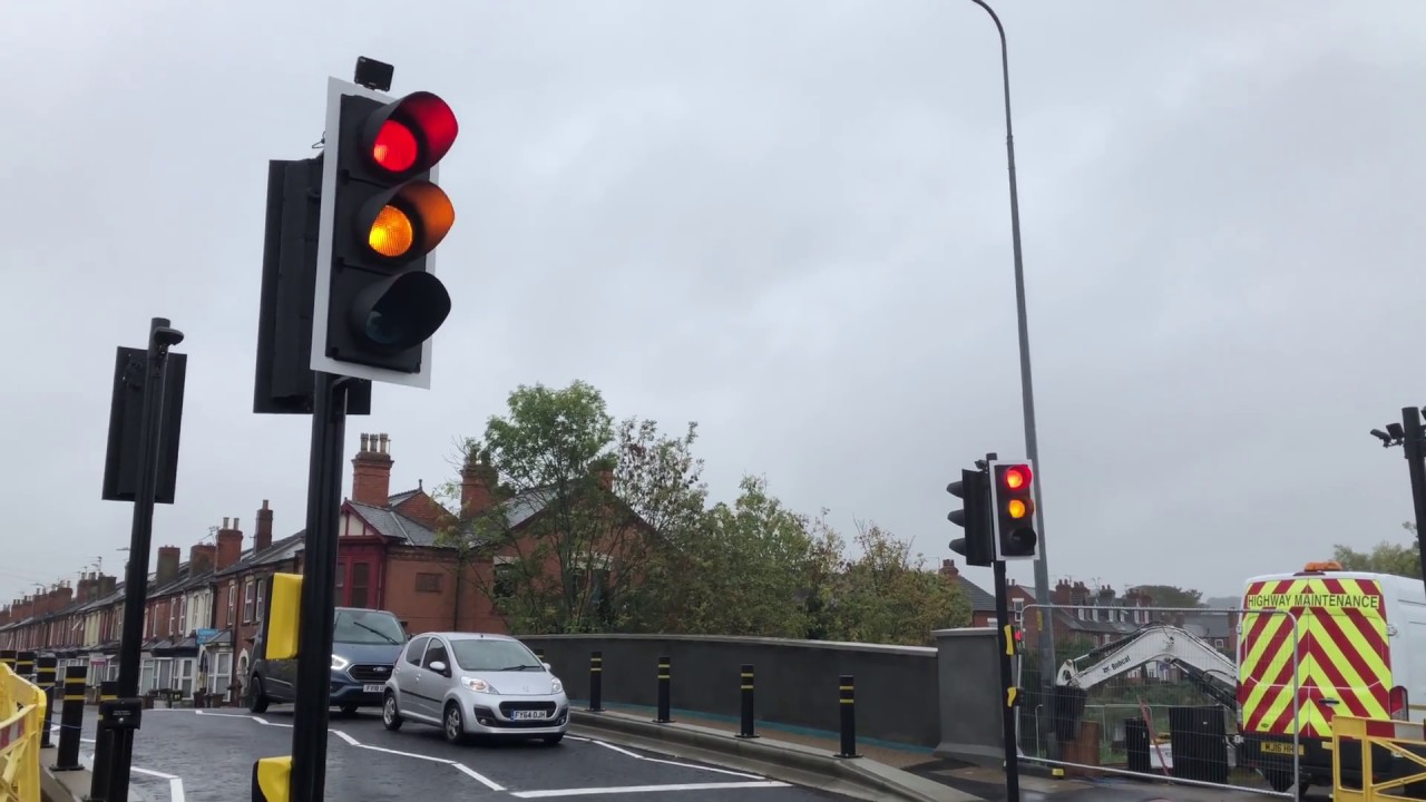 *BRAND NEW* COLAS UK TRAFFIC SIGNALS | B1360 - Dixon Street