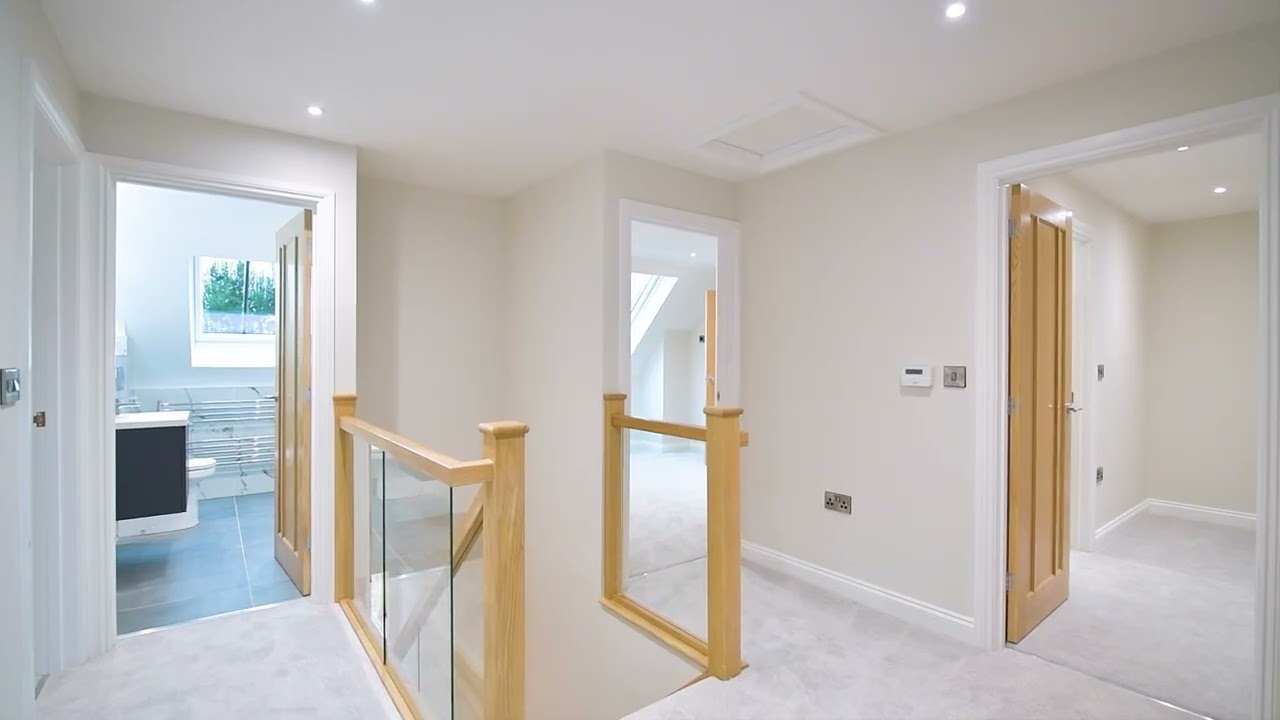 Holly House in Caythorpe, Lincolnshire - A Private Gated Eco Home with Easy Access to London