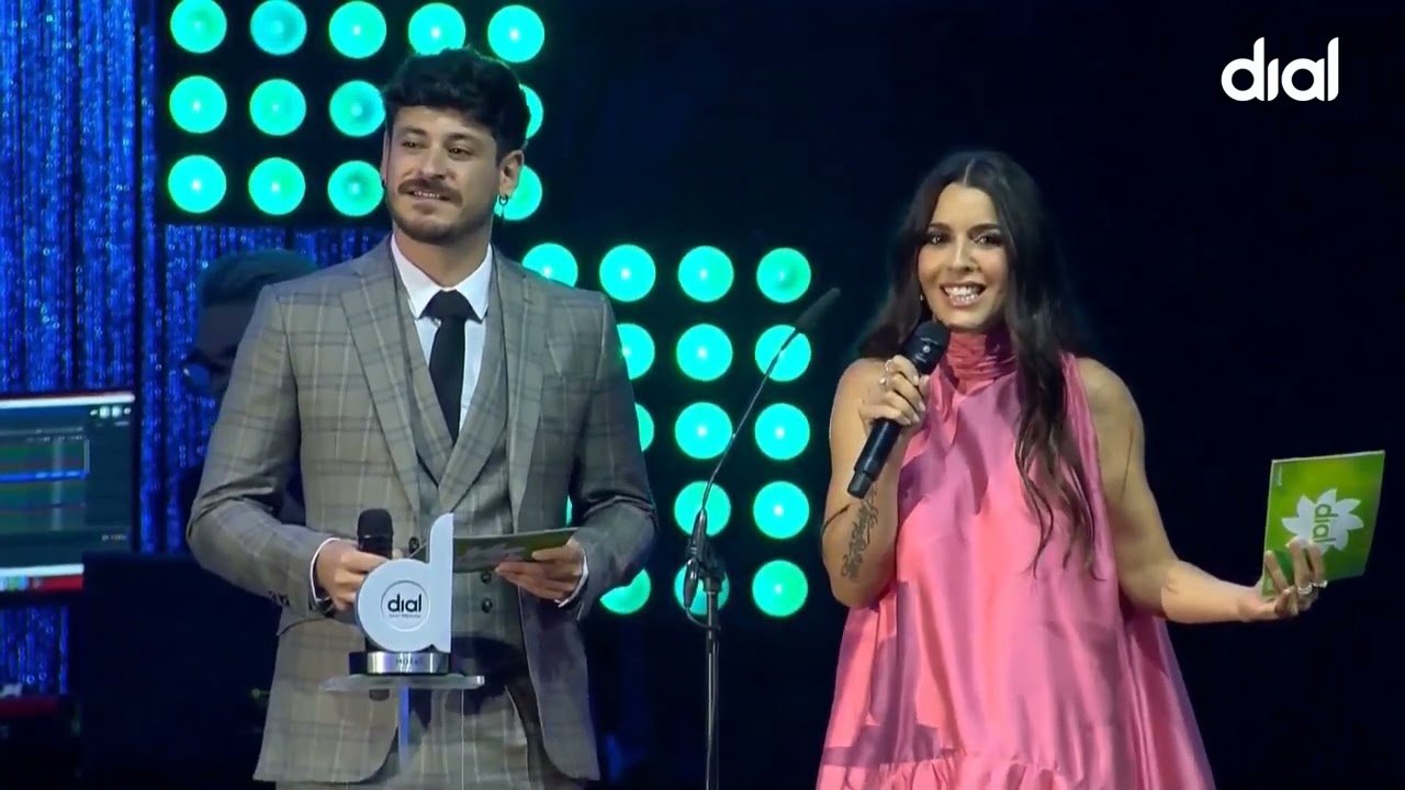 Gala #PremiosDial: #Cepeda y Ruth Lorenzo entragan su premio a Morat (15/09/2022)