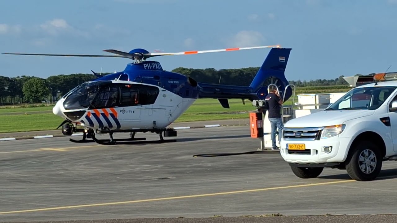 Police04 PH-PXD vertrekt na getankt te hebben op Airport teuge 