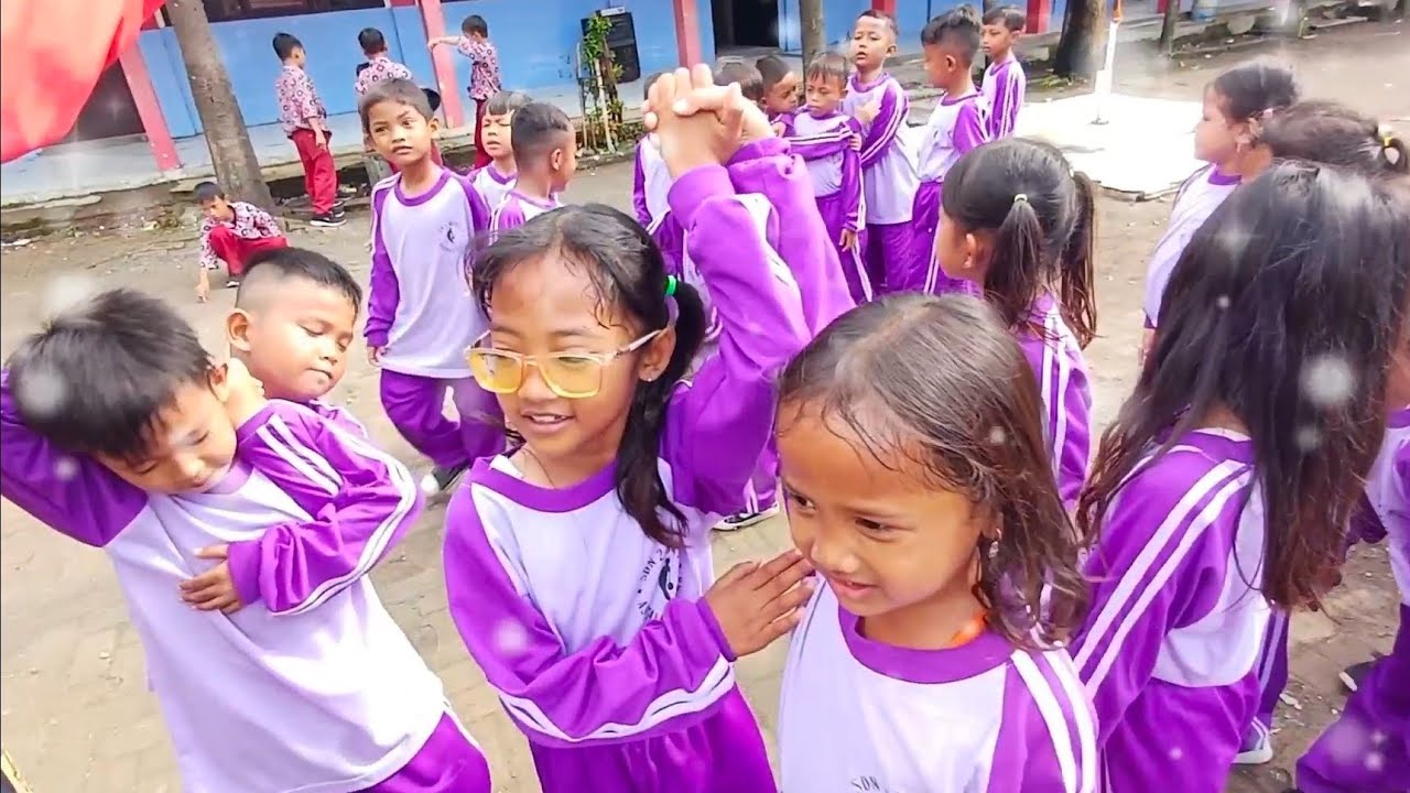 MENYAMBUT PAGI DI SDN 2 BUNTET