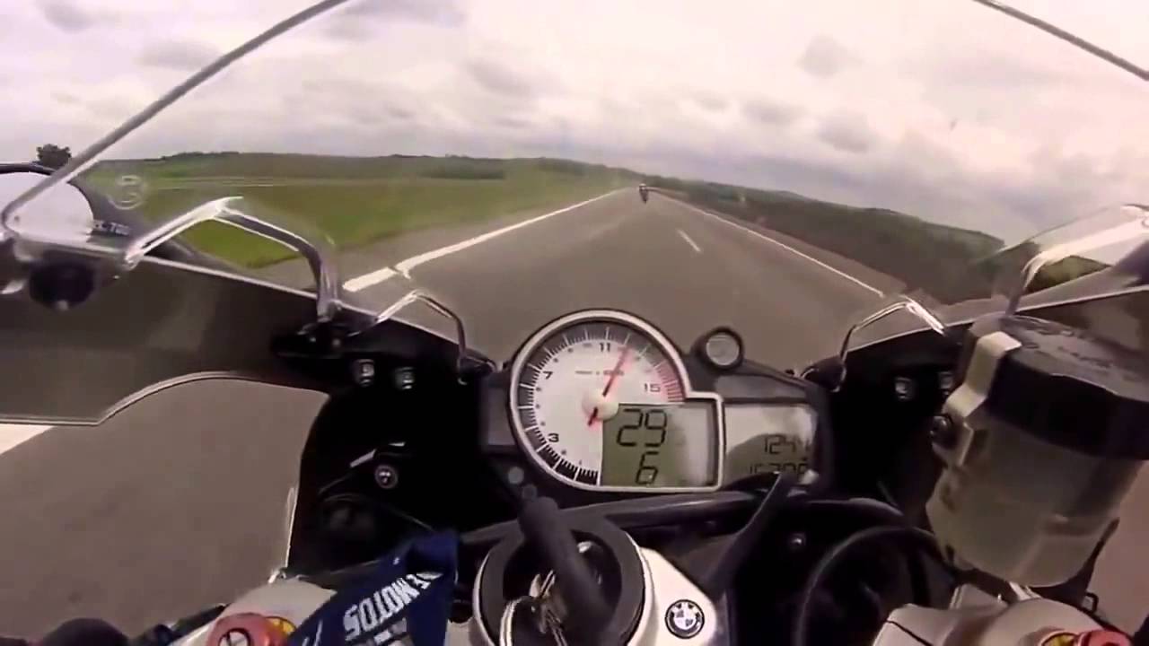 Heart Stopping 300 Km h Bike Race On Highway