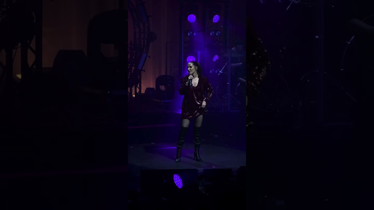 Malú - Ausente - A Todo Sí Tour - Valencia