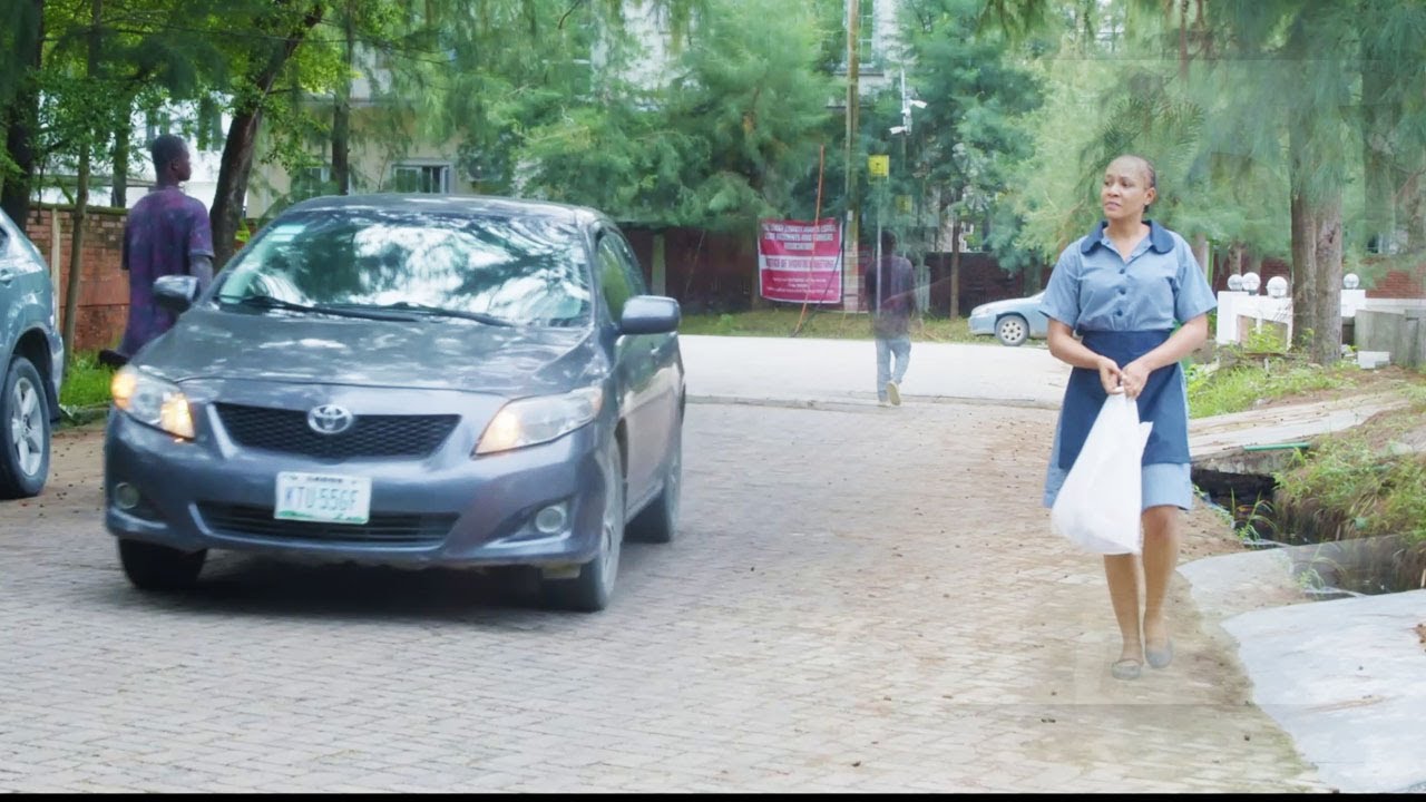 Billionaire Was On His Way Back Frm America Whn He Saw D Poor Maid Return Frm Market & Fell In Love