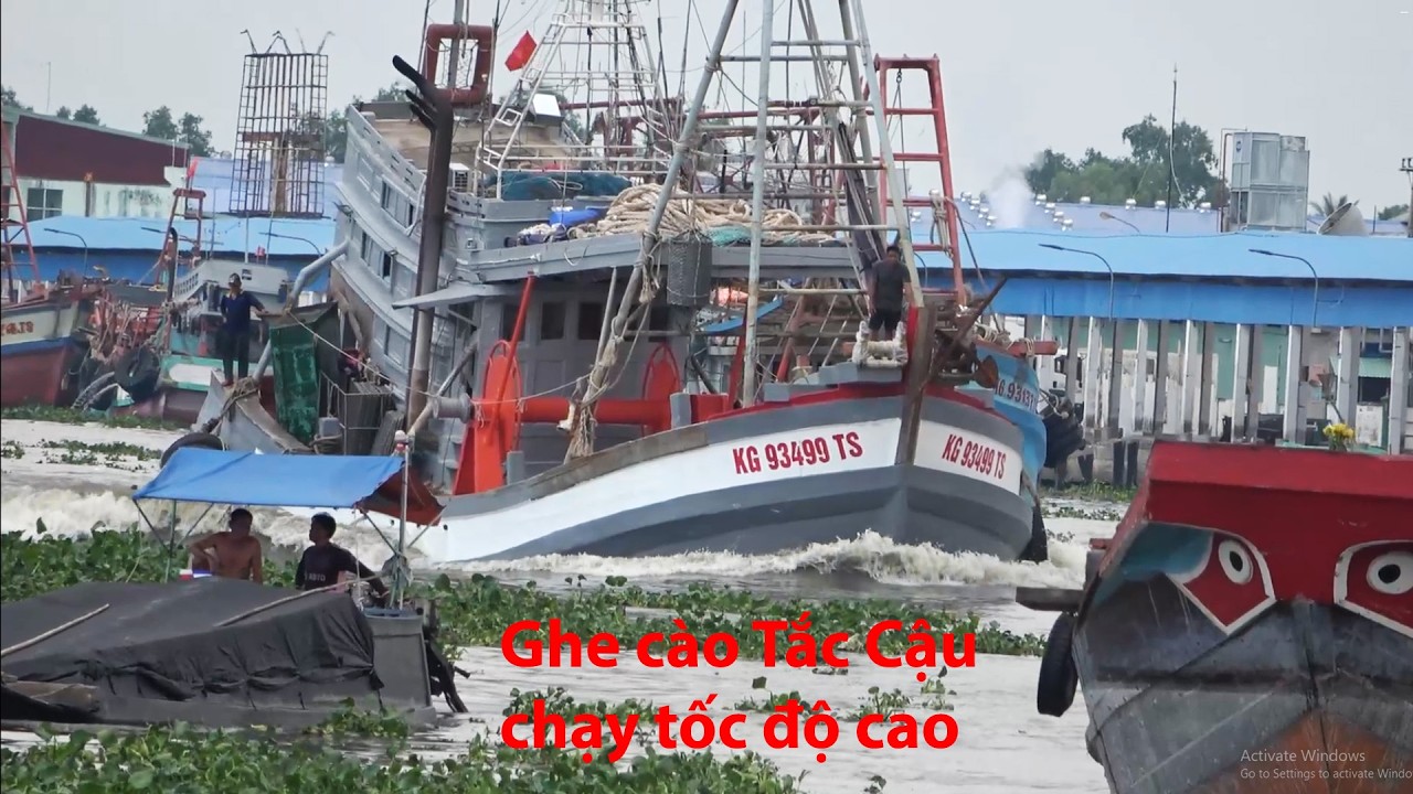 Bắt gặp Ghe cào khủng ở Tắc Cậu chạy tốc độ cao