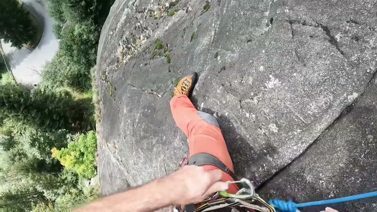 climbing Vietato vietare (6A+) in Val Masino (El schenun) - Italy
