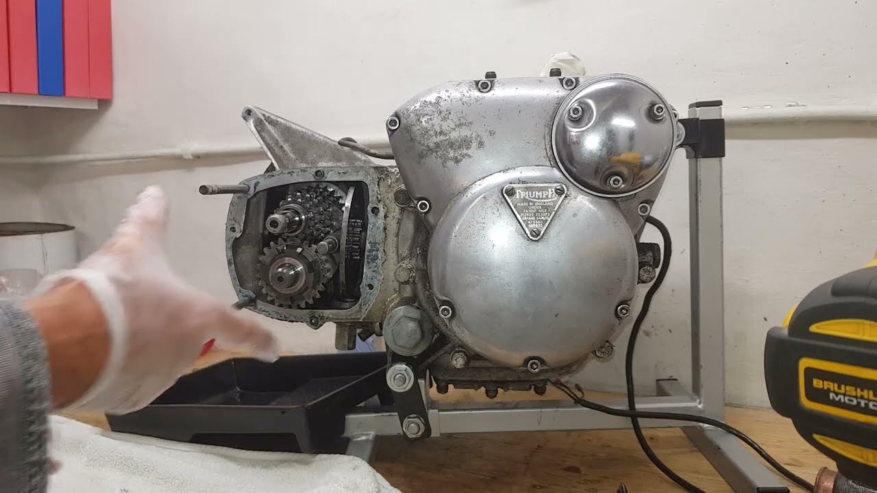 Ремонт двигателя Triumph Trident T150V. Часть 7: Разборка коробки передач