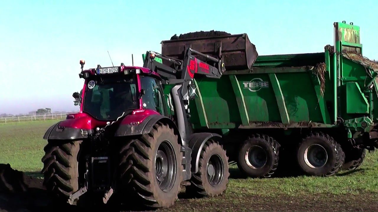 Kompost Ausbringung u. Laden 2023 mit Valtra T 255 u. Stoll Profiline FZ 48-33 Frontlader Teil 2.