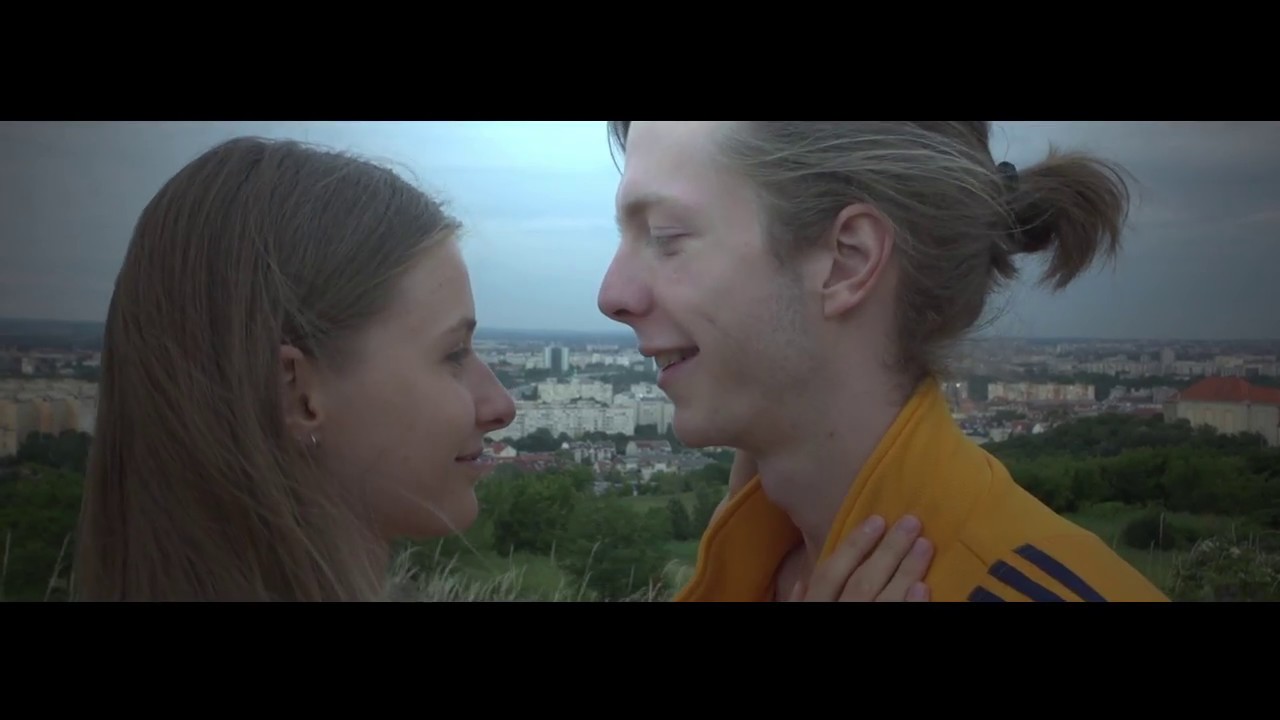 OliverFromEarth - &Aacute;llj! (Official Music Video)