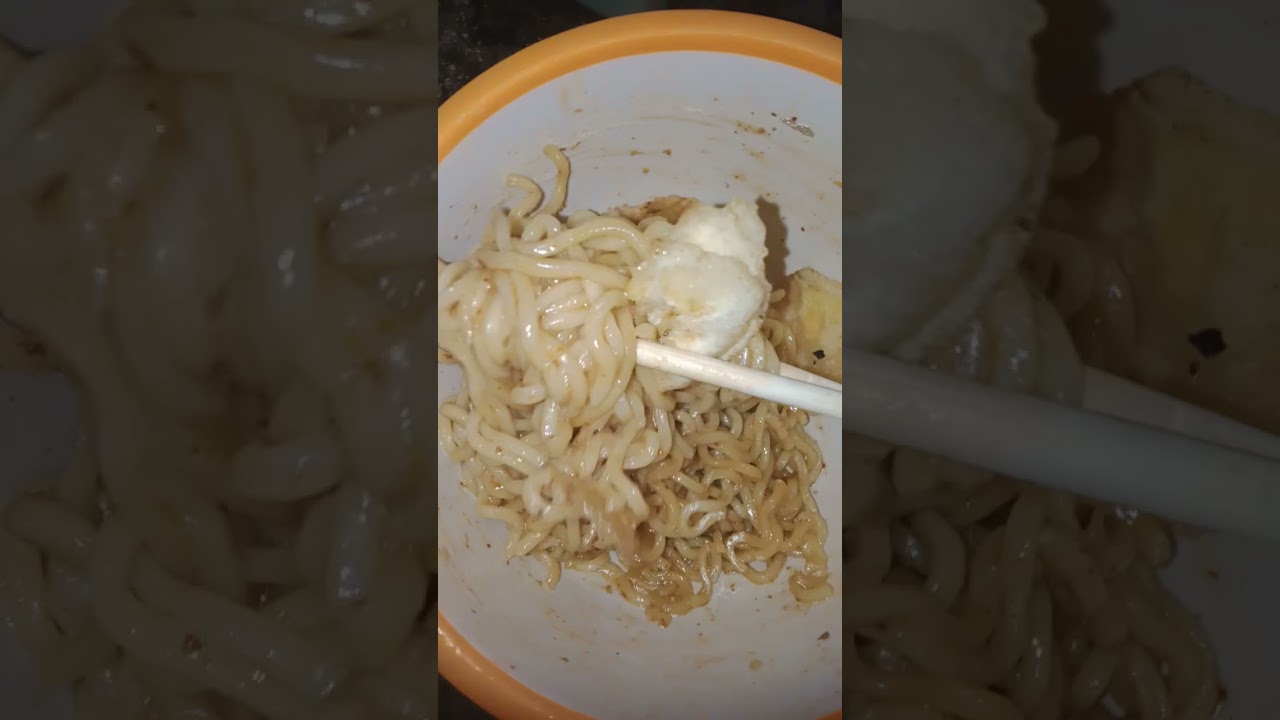mie goreng dan kripik pisang 