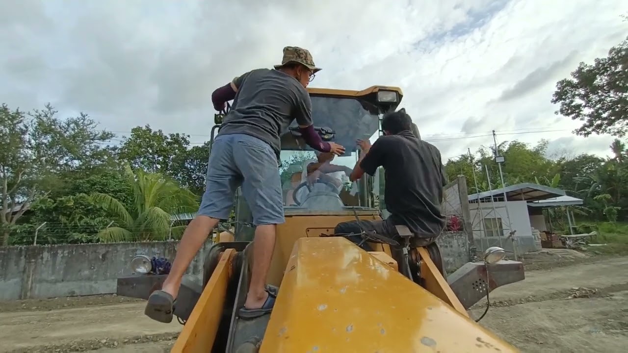 HOW TO REPLACED BROKEN WINDSHIELD GLASS ON WHEEL LOADER
