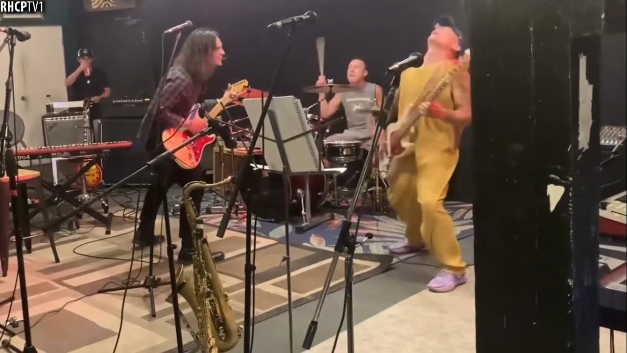 Flea Spotted Playing A Jane’s Addiction Song With Stephen Perkins And Derek Day (September 08, 2025)