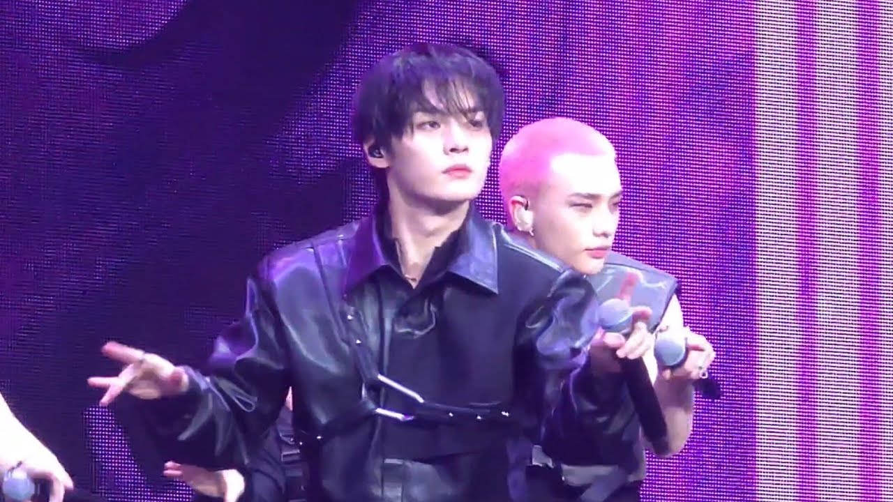 ‘Back Door’ - Lee Know fancam 백도어 리노 직캠 | 250215 Straykids 5th FM 5’Clock 스키즈 팬미팅
