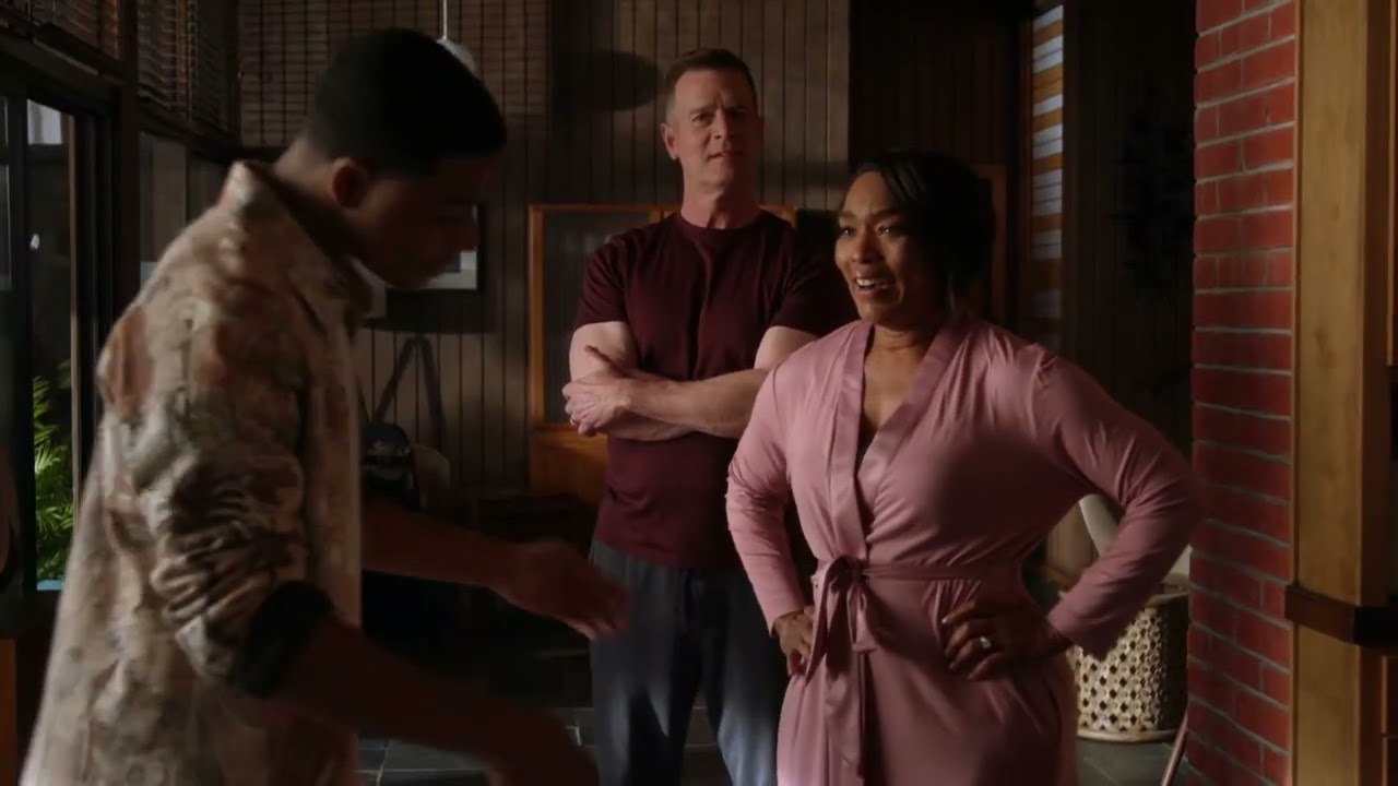 9-1-1 7x04 - Harry makes a surprise visit to Athena and Bobby
