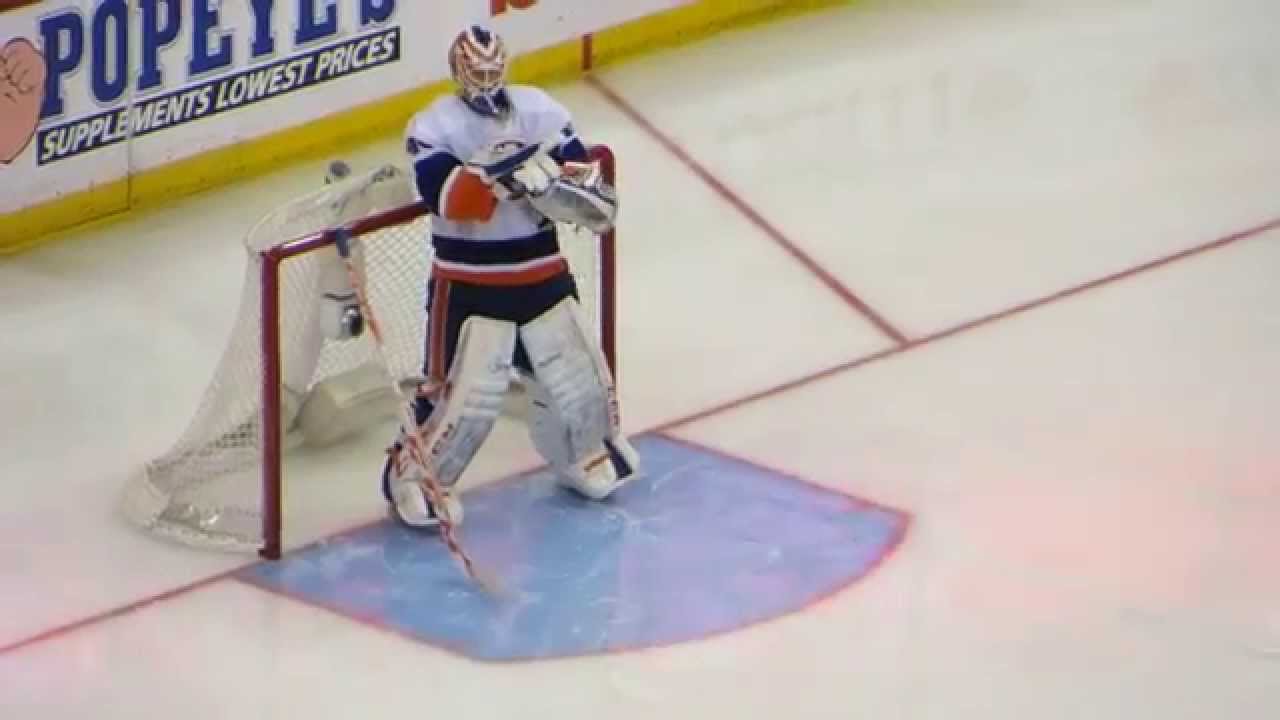 Anders Nilsson warms up during the Islanders @ Senators hockey game