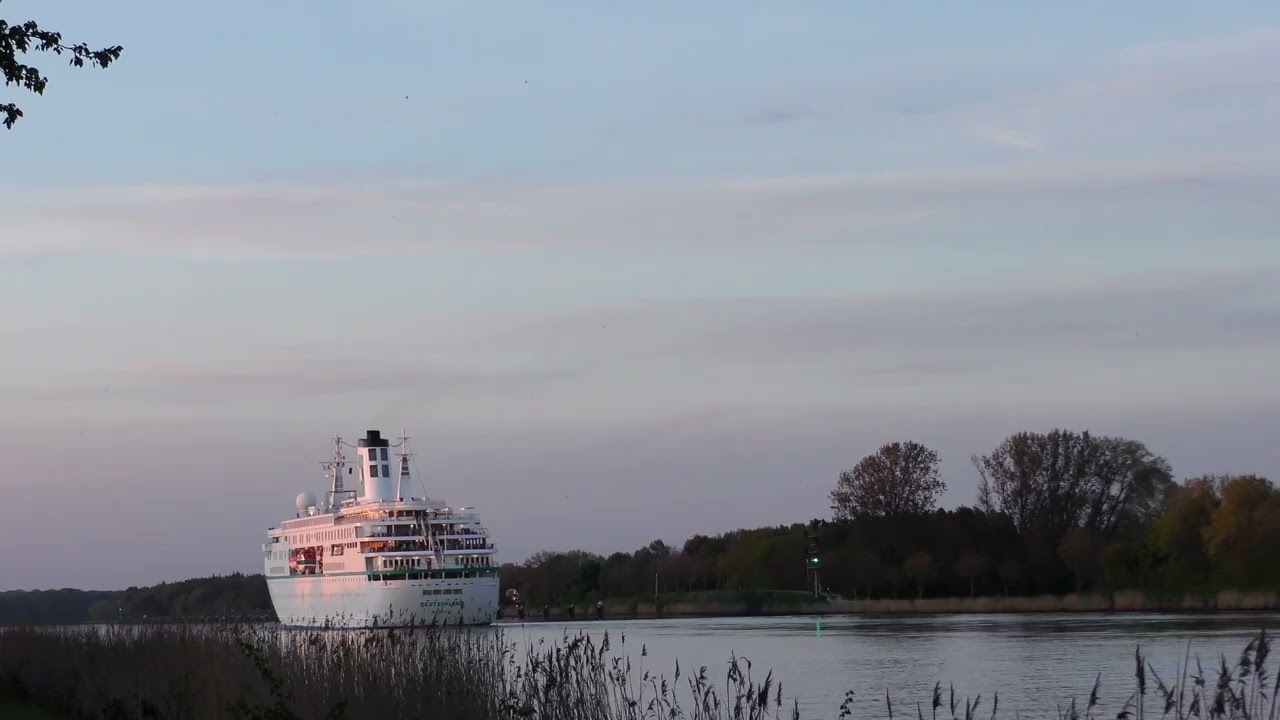 MS Deutschland im Kanal - Rendsburg
