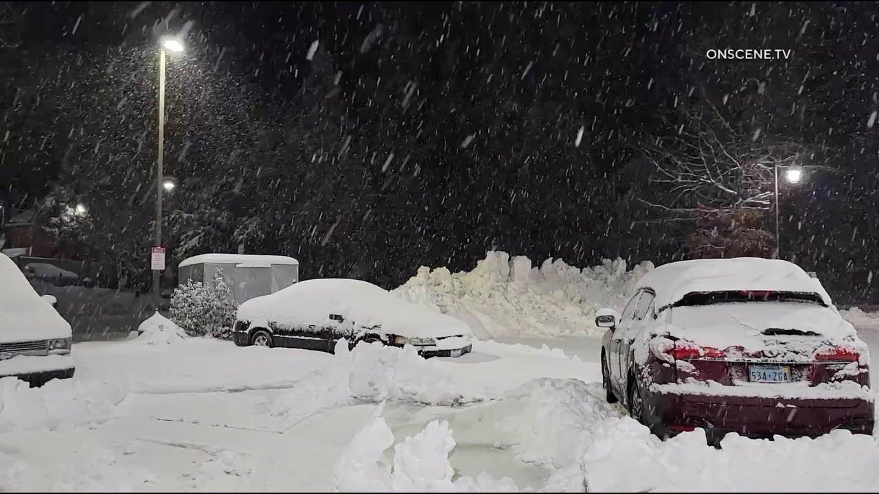 Snow Pounds Mountain Communities, Dozens of Vehicles Stuck | San Bernardino Mountains