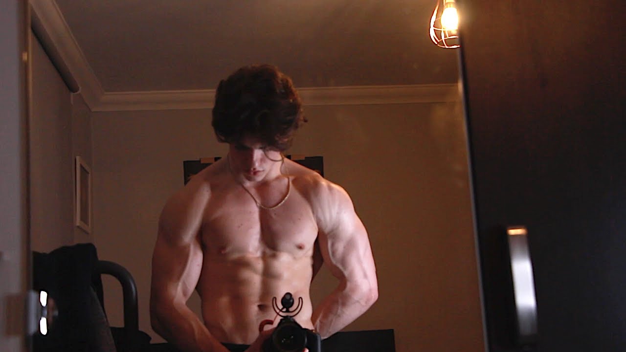 Full day of eating (19 year old bodybuilder) - James Beardwell
