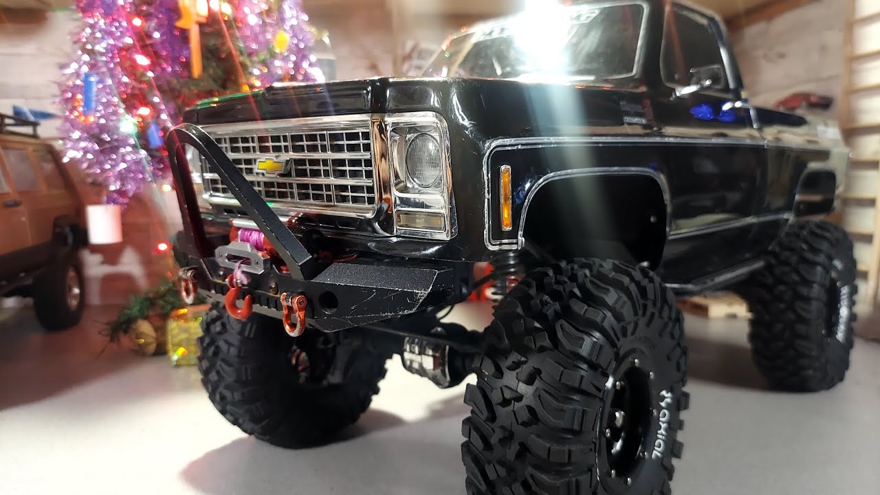 Testing huge 2.2/5.5 tires on Traxxas TRX4 high trail edition & work on homemade Rc crawler course.