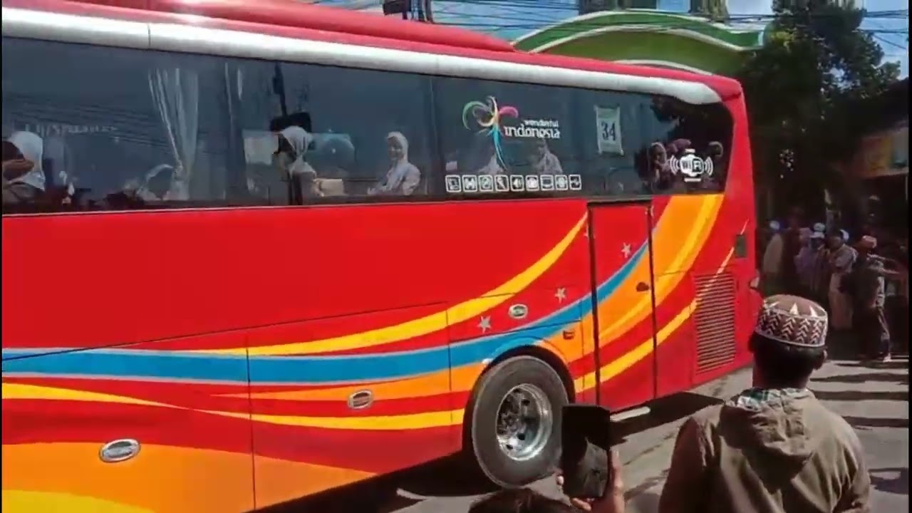 100 armada bus lebih iring iringan pp walisongo situbondo,tour ziaroh ke walisongo