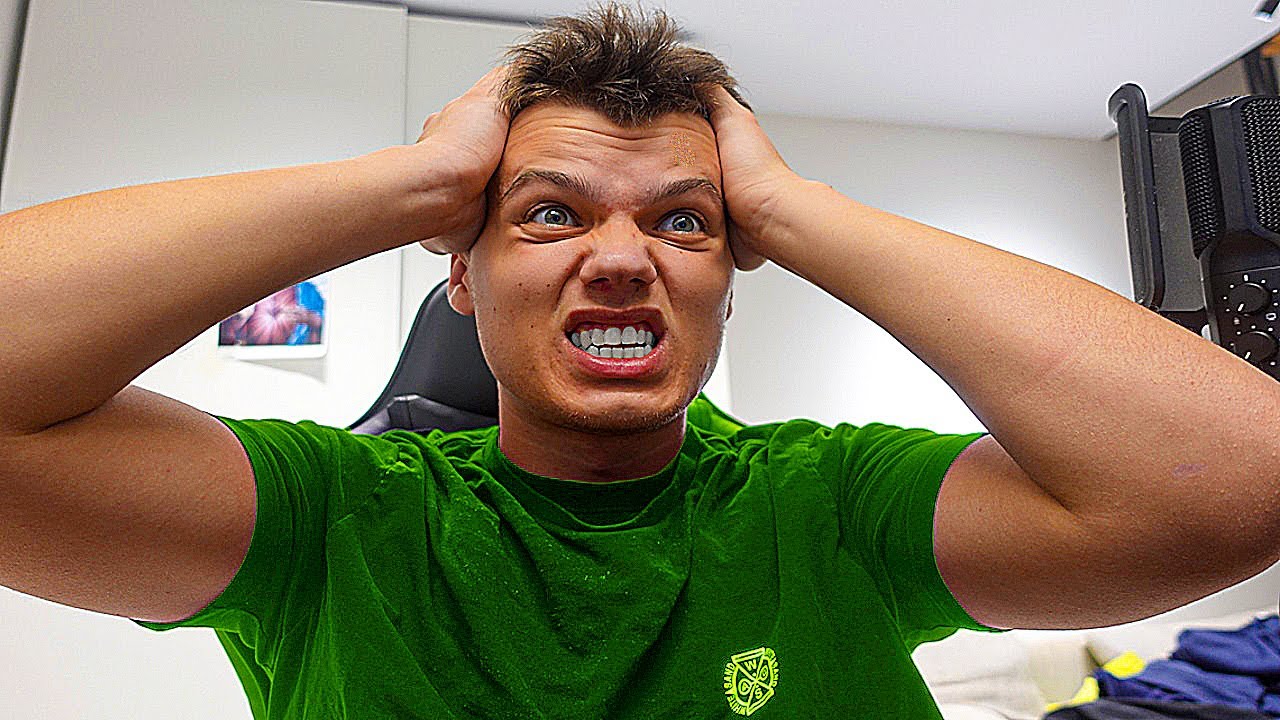 Reaguoju į Savo Senus Videos