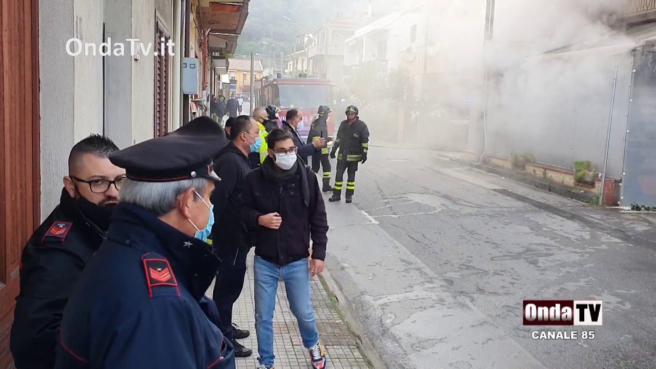 Vasto incendio distrugge negozio a Terme Vigliatore