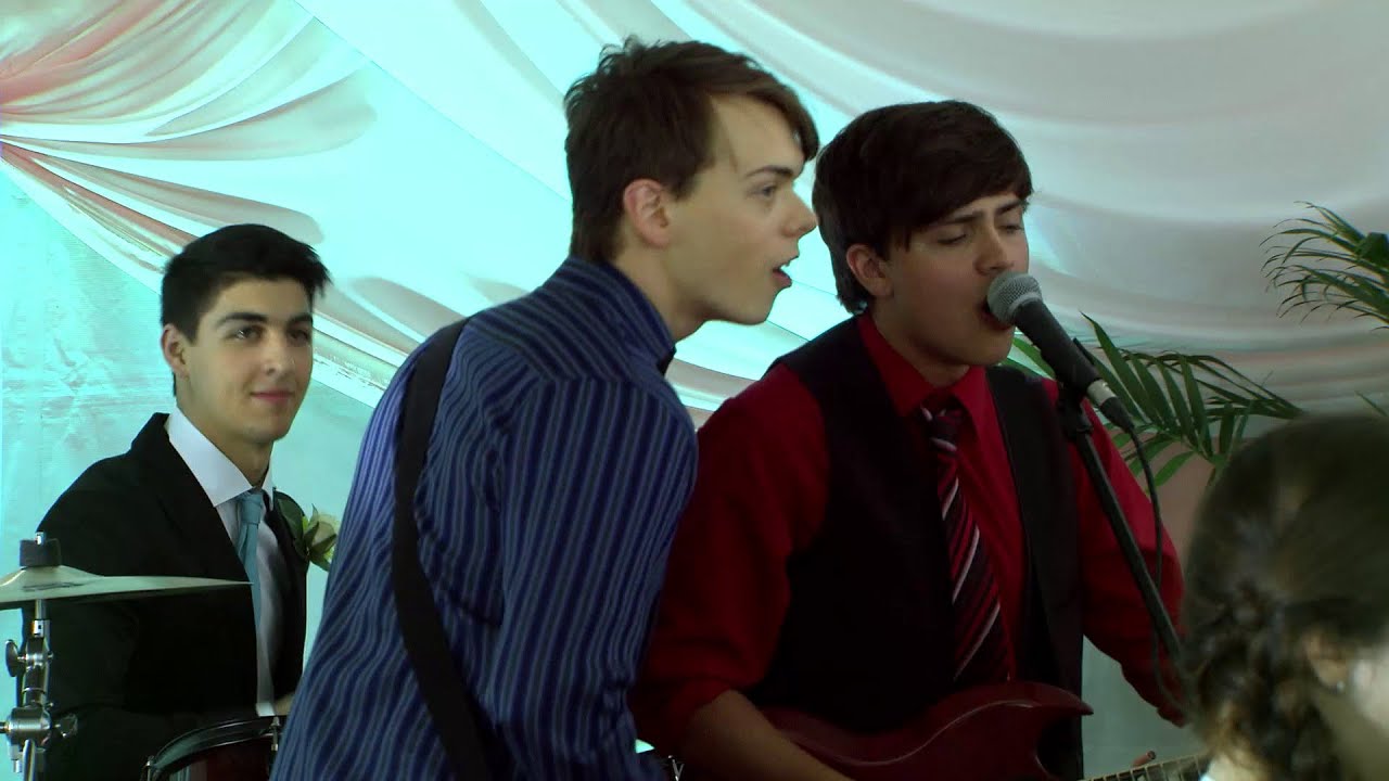 James' Band Performs 