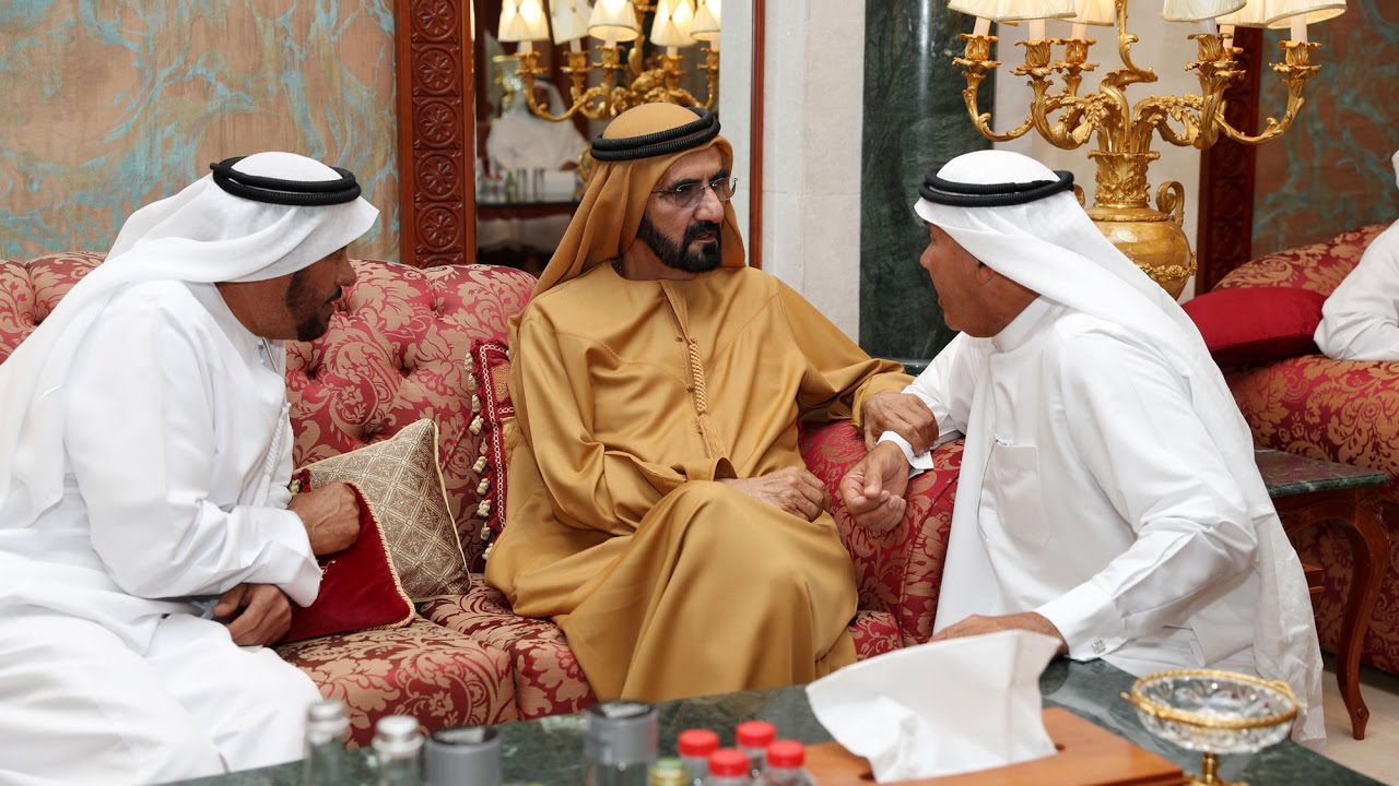 محمد بن راشد يقدم واجب العزاء في وفاة والدة محمد الرميثي ومصبح الفتان