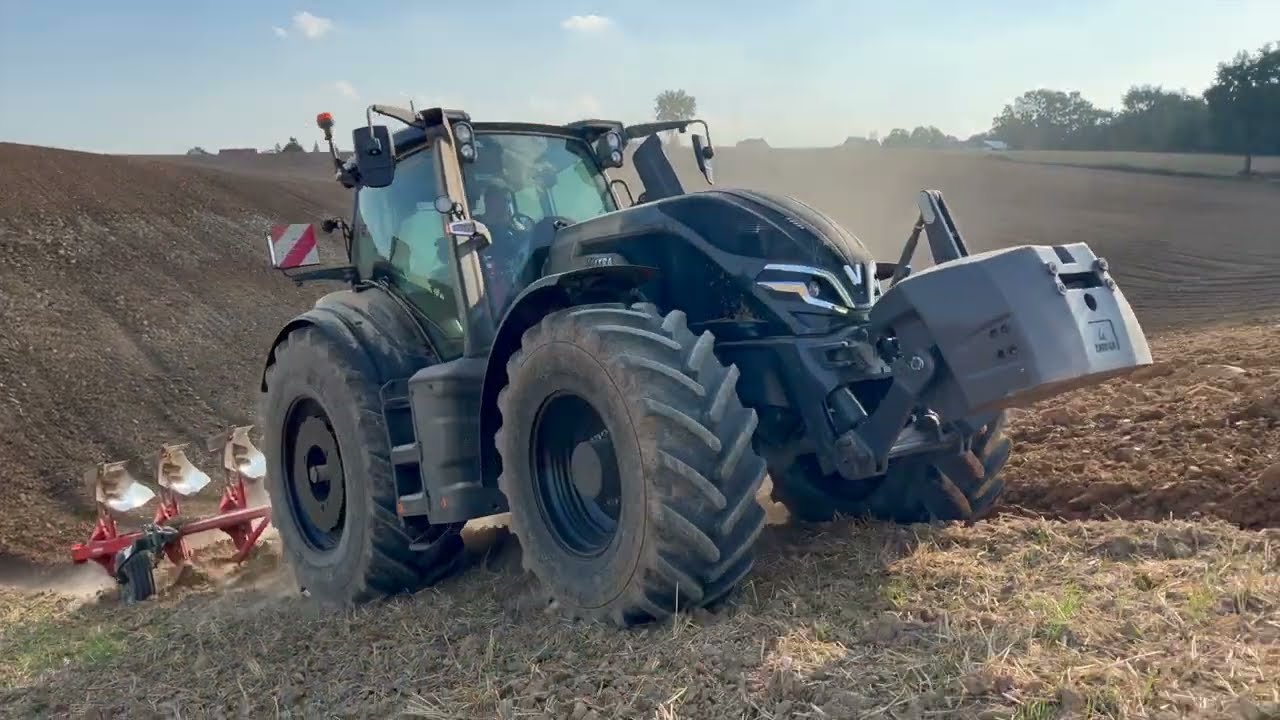 Valtra Q305 na testach w GR Natkaniec! Jak radzi sobie na Małopolskich górkach? Orka pod rzepak!