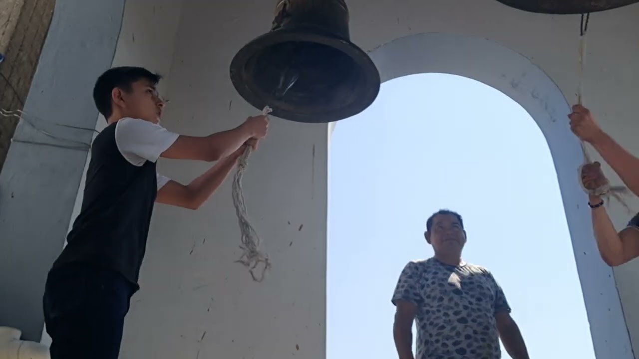 Repique de campanas en la Parroquia de Nuestra Señora del Platanar, Jalisco