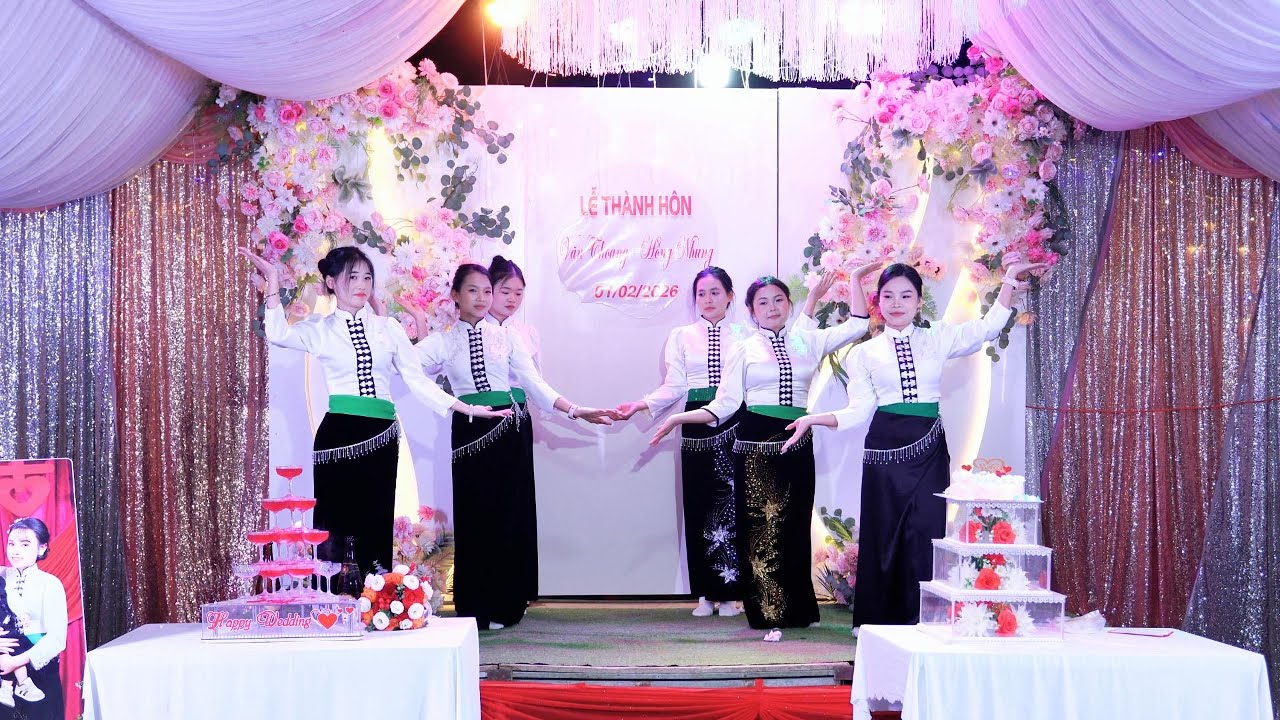 TIẾNG KHÈN MÙA BAN NỞ- ĐỘI MÚA BAN ĐÊM THỂ HIỆN TRONG LTH VĂN THOANG &  HỒNG NHUNG TẠI BẢN LY XÔM