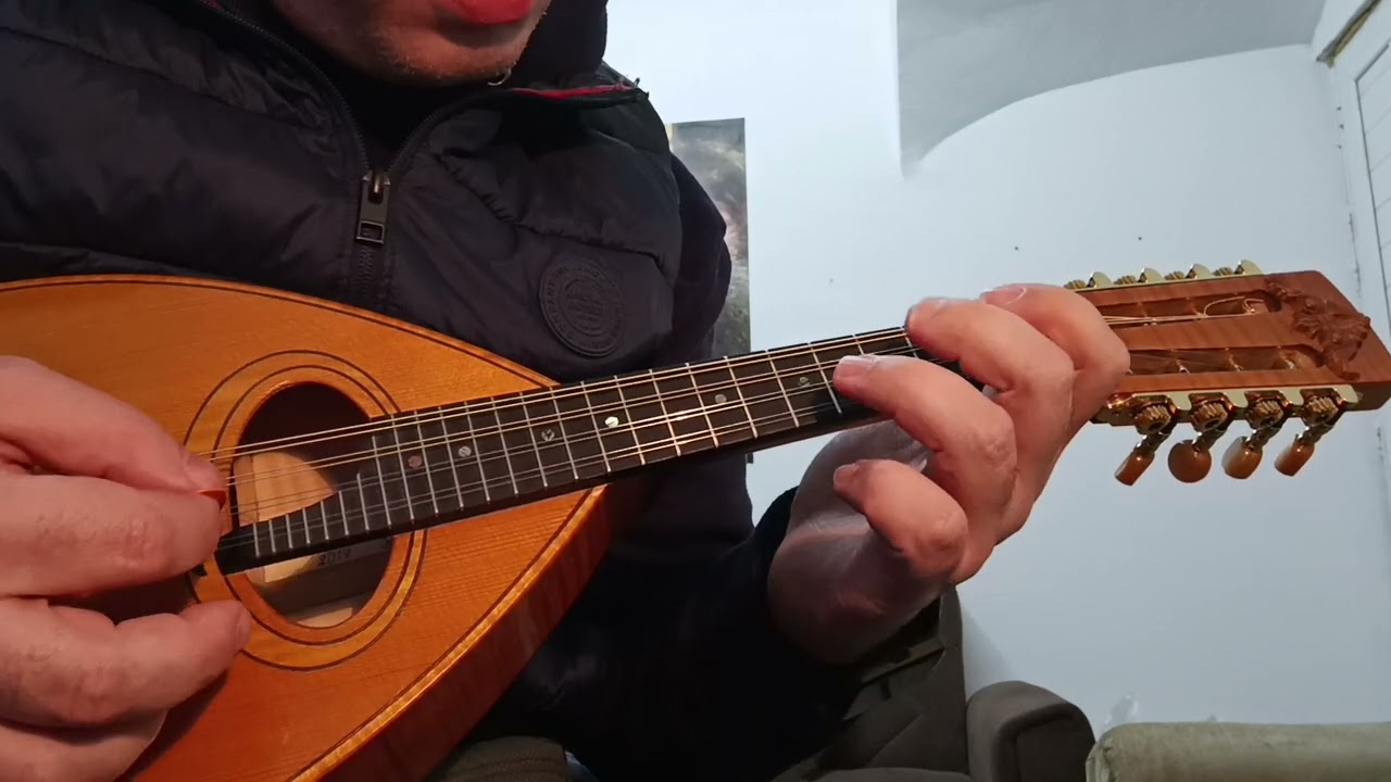 Εγώ για σένα λιώνω !! με νότες (σολφέζ) μαντολινο κατασκευή Νίκου Αγριμακη !!!!!