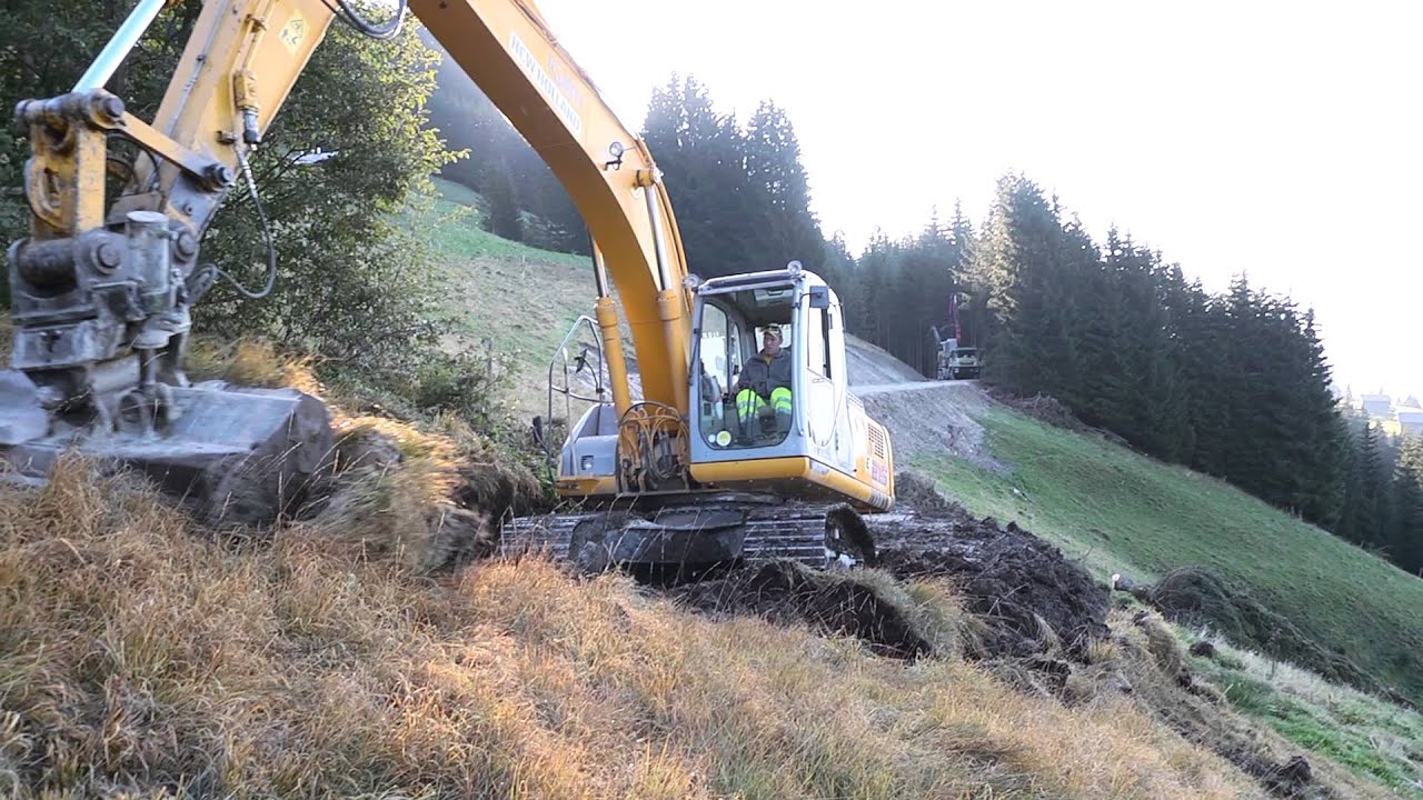 Güterzusammenlegung/Strassenbau auf der Ruiser Alp oberhalb von Rueun im Kanton Graubünden