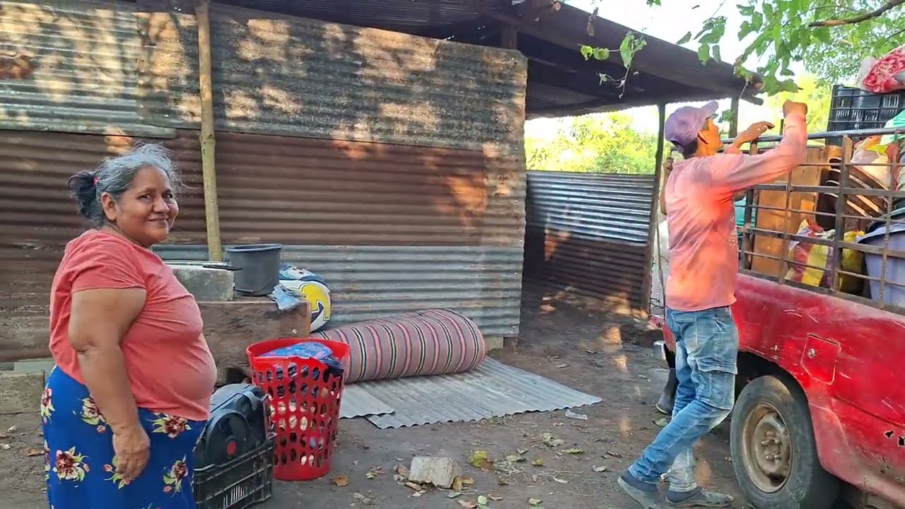 Así llegaron las cosas de cushin y familia asu nueva casa. 