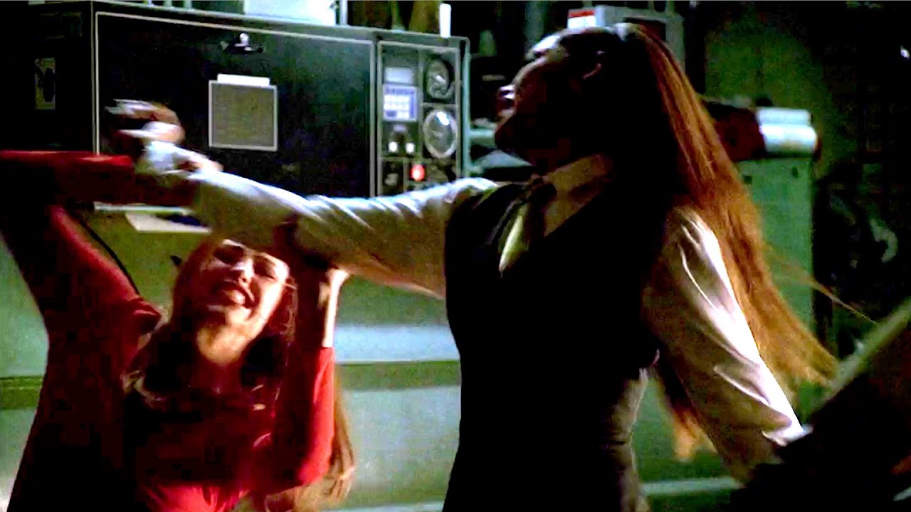 Sydney Bristow vs. Anna Espinosa [Alias - S1E03 - 